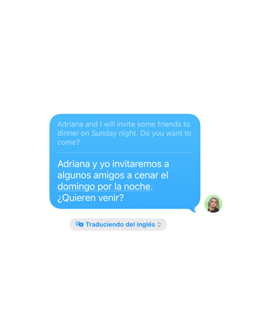 Traducción en Vivo en Mensajes, con el mensaje “Adriana y yo vamos a invitar a algunos amigos a cenar el domingo por la noche. ¿Os animáis a venir?” traducido automáticamente del inglés.