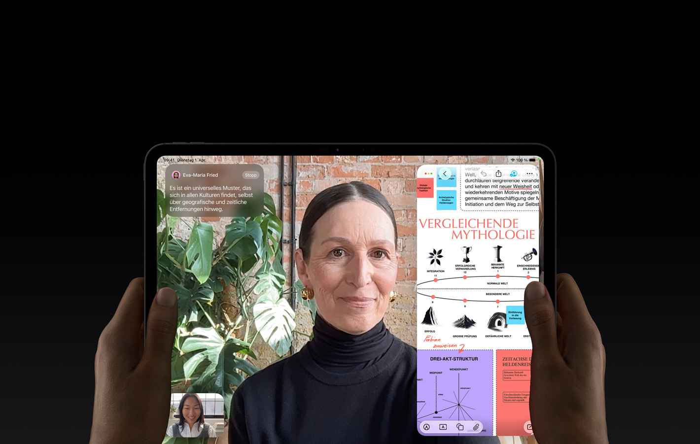 iPad Pro, Vorderansicht, Farbe Space Schwarz, linke und rechte Hand halten es im Querformat, gerundete Ecken, schwarzer Displayrand, das Display zeigt ein FaceTime Gespräch, das live übersetzt wird, und eine Lernapp zeigt eine Präsentation zu „Vergleichende Mythologie“ mit Text, Diagrammen und handschriftlichen Notizen
