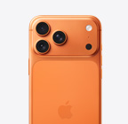 コズミックオレンジの仕上げのiPhone 17 Pro、背面の外観。上部の凸部にPro Fusionカメラシステムがある